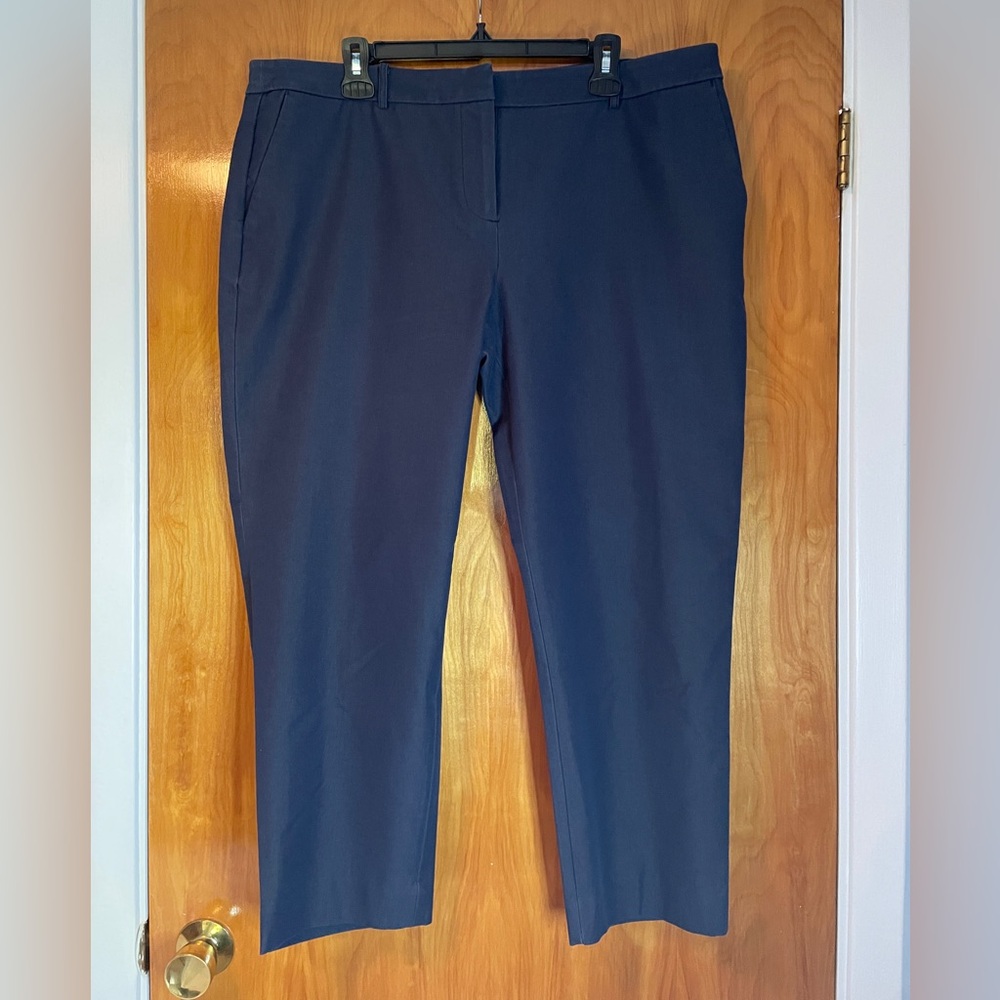 LIZ CLAIBORNE Women’s Navy BlueDress Capris Size 16